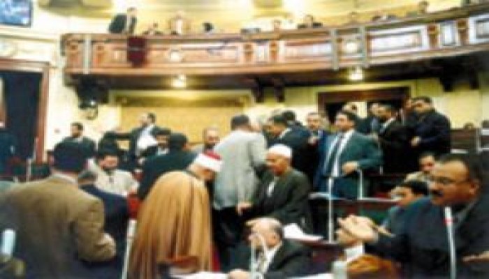 الإخوان والمستقلون يشاركون فى الإضراب بالانسحاب من بيان الحكومة