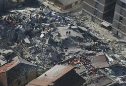 مقتل 179 شخصا في زلزال ايطاليا واعمال الإنقاذ مستمرة