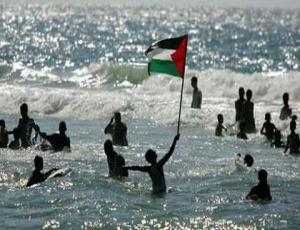 الكشف عن محاولات صهيونية للإيقاع بصيادين في بحر غزة لتجنيدهم عملاء