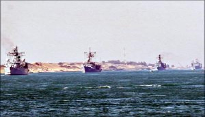 مدمرة أمريكية تصل للمياه الصومالية لإنقاذ قبطان السفينة المختطف