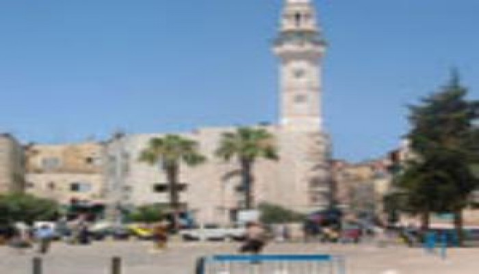 أجهزة عباس الأمنية تقتحم مسجدًا في الخليل وتعيث فيه فسادًا