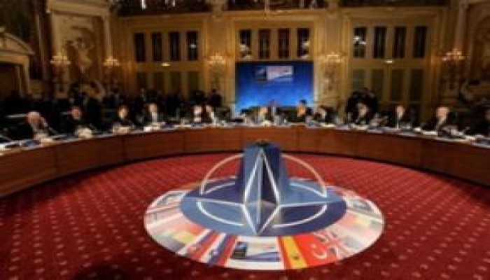 روسيا تتعهد برد "حاسم وقاسٍ" على طرد الناتو لدبلوماسييها