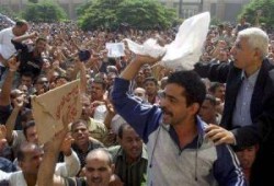 إضراب مفتوح لـ 1200من عمال جلوب للغزل بمدينة السادات واستمرار إضراب عمال المحلة