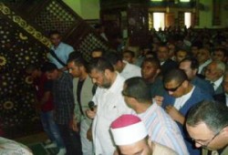 المهندس خيرت يتقدم مشيعى والدته بعد عصر اليوم بالدقهلية ( ملف مصور )