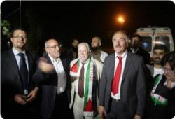 بعد دخول قافلة الأمل إلي غزة "فرناندو روسي يدين كل من يصمت على حصارالقطاع