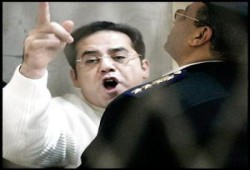 ايمن نور بصدد تقديم طلب للعودة إلى السجن ويتهم النظام بحرق وجهه