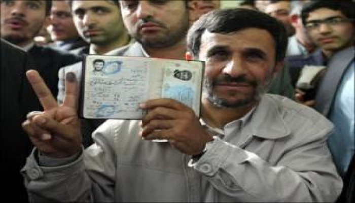 نجاد يتجه لفوز ساحق بانتخابات الرئاسة الإيرانية