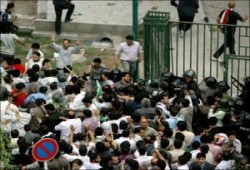رغم منعها رسمياً خروج مسيرات لأنصار موسوي ، ودول غربية تشكك فى النتائج