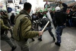 ميليشيا عباس تختطف 13 من أنصار "حماس" في الضفة وتواصل عمليات التعذيب