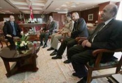 أنباء عن "صفقة سياسية متعددة" خلال زيارة باراك للقاهرة