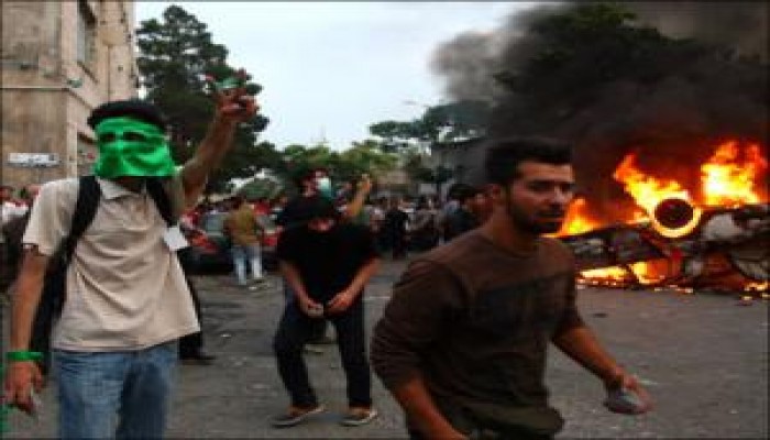 نافذة مصر تطرح سؤالاً على عزت و الحسيني والعريان: هل يخرج الشعب المصري إلى الشارع ؟؟