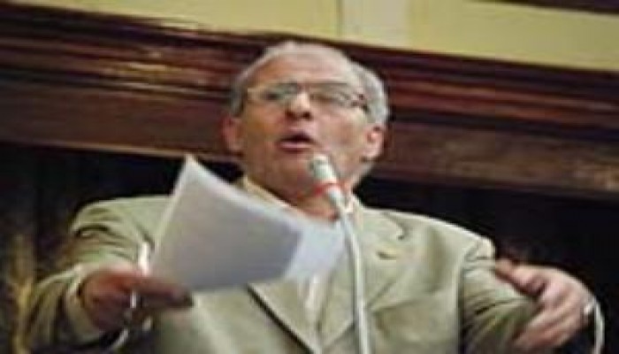 نائب إخواني لجمال مبارك شخص معه ميكرفون وإعلام فلا بد أن يقول ما يريد مع أنه يخالف الواقع