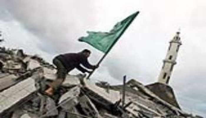 مساجد بلاستيكية في غزة على انقاض التي دمرتها الحرب