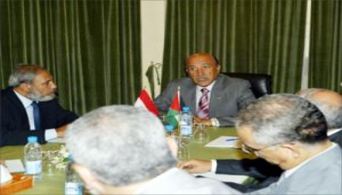 مشادة كادت تحدث بين الزهار وعمر سليمان وحماس تشكو انحياز مصر لفتح ومحاولة النيل من شرعيتها