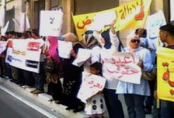 اعتصام أمام المحافظة يطالب بإقالة رئيس غرفة الإسكندرية