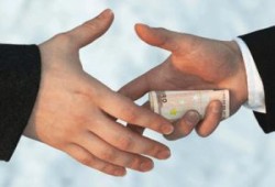 فساد عابر للقارات : أنباء عن إحتجاز سفير مصر فى بولندا