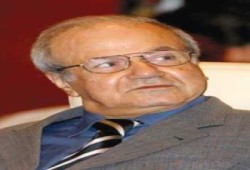 عباس يأمر بتوزيع كادر الدائرة السياسية تمهيدا لإغلاقها وتجريد القدومي من كافة مناصبه
