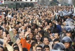 سياسيون يجيبون على السؤال .. لماذا لا ينزل الإخوان إلى الشارع ؟