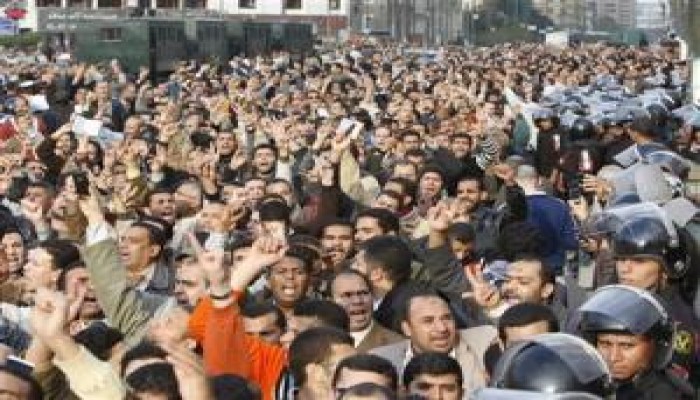 سياسيون يجيبون على السؤال .. لماذا لا ينزل الإخوان إلى الشارع ؟