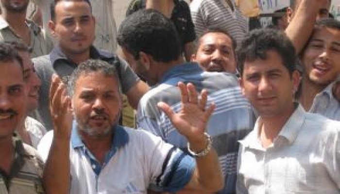 السامولي يمنع دخول الأطعمه للعمال المضربين وعمال أبو السباع يقطعون الطريق