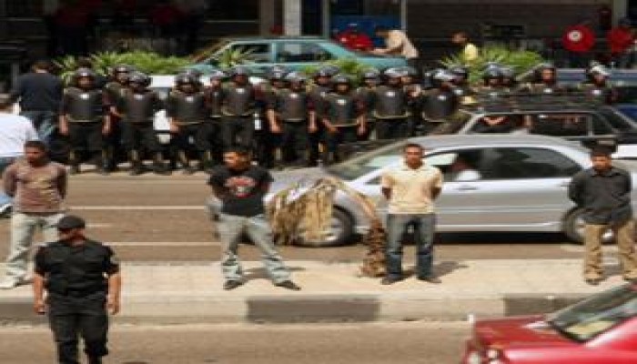 مصر الآن : يجردون فتاة من ملابسها امام المارة ويفقدوها عذريتها لرفضها الزواج من ابنهم