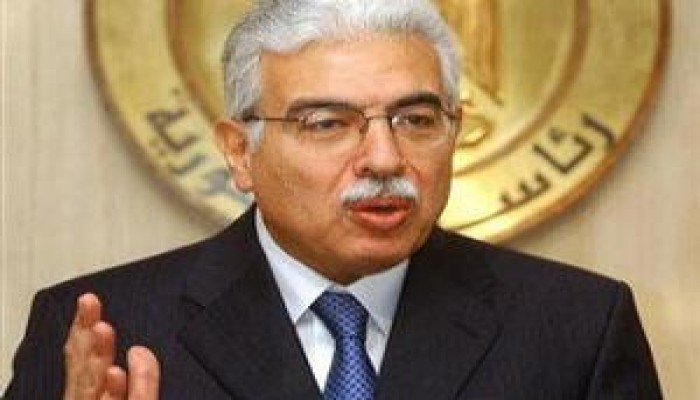 وزير الصحة ينفي إصابة نظيف بانفلونزا الخنازير