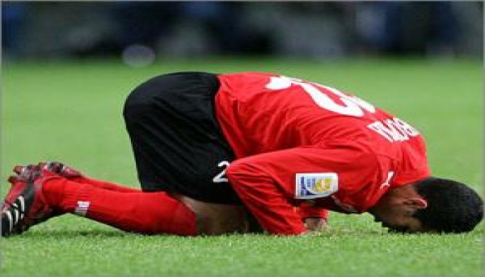 أبو تريكة يبني مسجداً فى رواندا