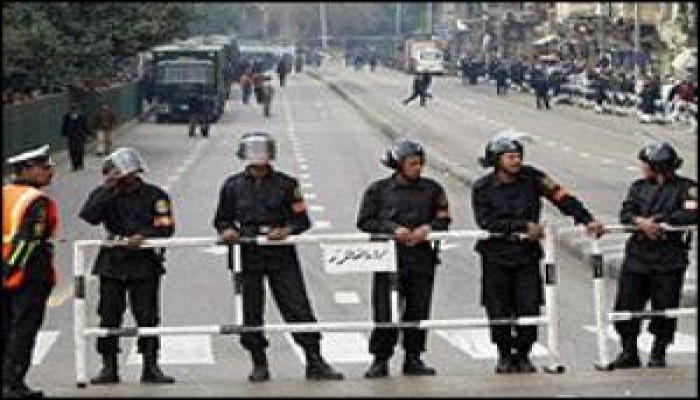 الغزالي حرب: الجيش أصبح قريبا من النزول للشوارع وسيتولى الحكم بعد مبارك