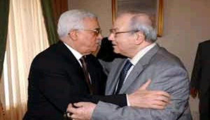 لعنة عرفات..عباس يطيح بالقدومي ويستولى على منصبه