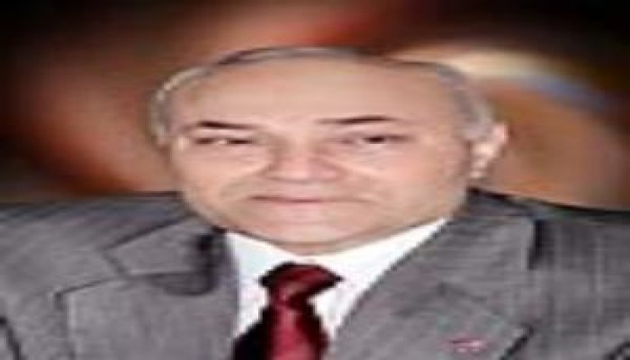 محافظ الدقهلية يكرم متهماً بالدجل ويلقبه بملك الطب البديل