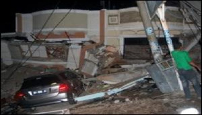 مقتل العشرات في زلزال اندونيسيا