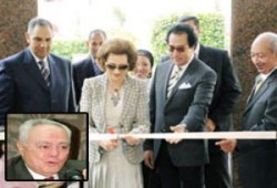 يحيى الجمل : خدمات فاروق حسني لحرم الرئيس منحته الوزارة