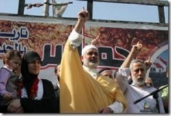 ملف مصور لوصول الأسيرات إلى قطاع غزة ، حيث كان فى إستقبالهم الأستاذ / إسماعيل هنيه .