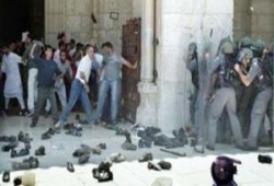 لإجبار المرابطين الفلسطينيين على الخروج منه..قوات الاحتلال الإسرائيلى تحاصر المسجد الأقصى