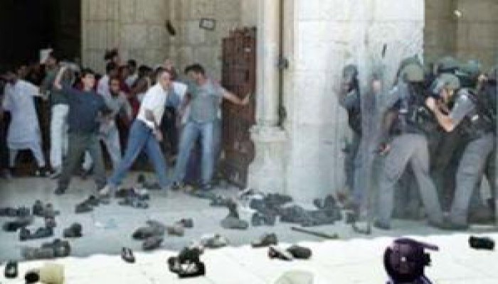 لإجبار المرابطين الفلسطينيين على الخروج منه..قوات الاحتلال الإسرائيلى تحاصر المسجد الأقصى