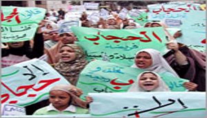 سقطة الإمام الأكبر : شيخ الأزهريطلب من الشرطة منع المنقبات من الدخول إلى المعاهدالأزهرية