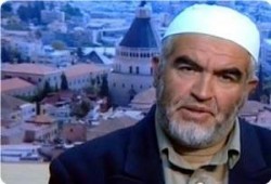 قوات الاحتلال تعتقل الشيخ رائد صلاح من داخل خيمة الاعتصام في وادي الجوز في القدس