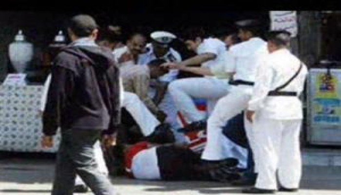 ضابط بلطجي أغلق مستشفى حكومي واعتدى على كل أطبائه ؟؟