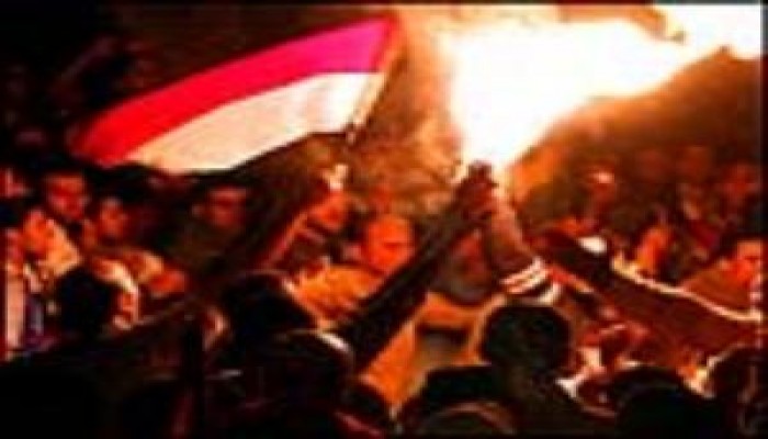 اشتباكات أمام السفارة الجزائرية بالقاهرة .. ودعوات  للعودة إلى الهدوء