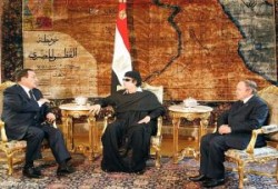 القذافي سيقوم بوساطة لتهدئة الامور بين مصر والجزائر