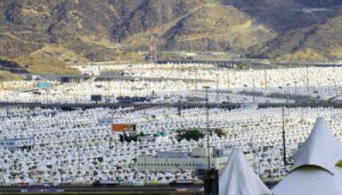 حجاج بيت الله الحرام يتوجهون إلى منى لقضاء يوم التروية