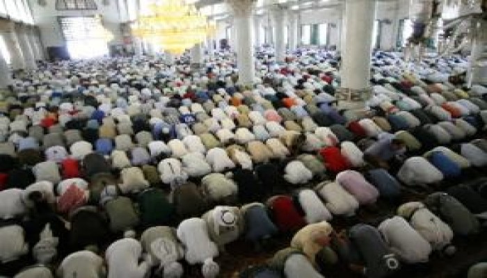 مفتي مصر: يجوز إسقاط صلاة الجمعة يوم العيد بشرط صلاة الظهر عوضا عنها