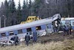 روسيا تفتح تحقيقا جنائيا في حادث قطار سريع قتل 39 شخصا