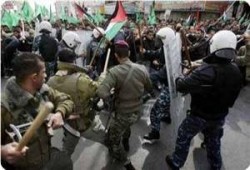 ميليشيا عباس تختطف اثنين من أنصار "حماس" وتحرم زوجين من أبنائهما للعيد الثاني