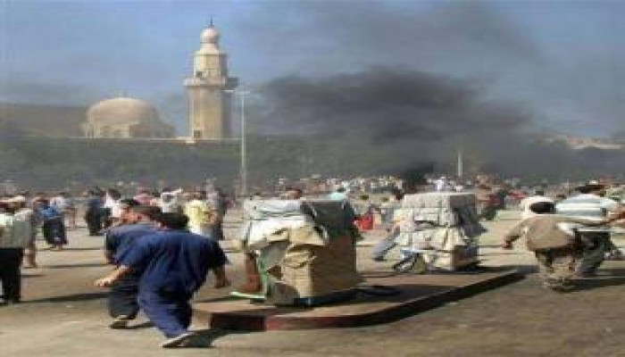 محتجون يقطعون مدخل القاهرة ويحطمون سيارات بعد حادث أودى بحياة طفل