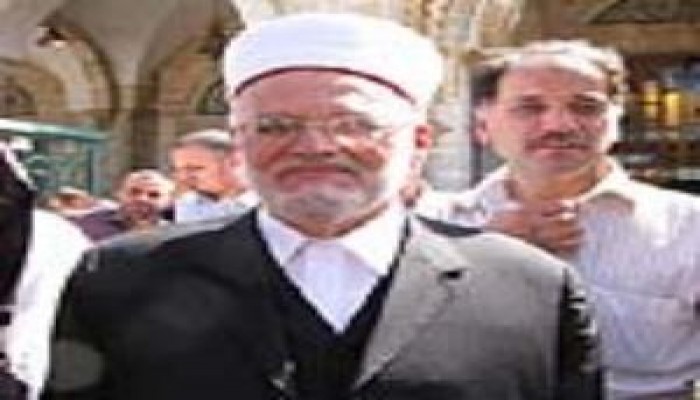 الاحتلال يمنع خطيب المسجد الأقصى عكرمة صبري من دخوله لمدة ستة أشهر