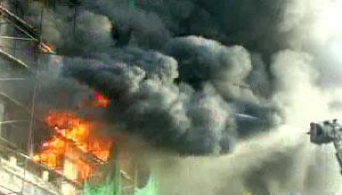 مصر : حريق كبير بمبنى ملاصق للسفارة الصهيونية