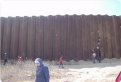 الحكومة الصهيونية تقرر إقامة سياج أمني على امتداد الحدود بين مصر وفلسطين المحتلة