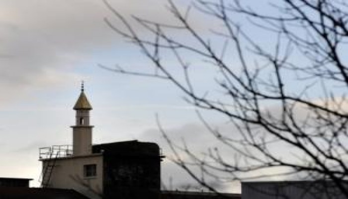 سويسري غير مسلم يبني "مئذنة" فوق شركته