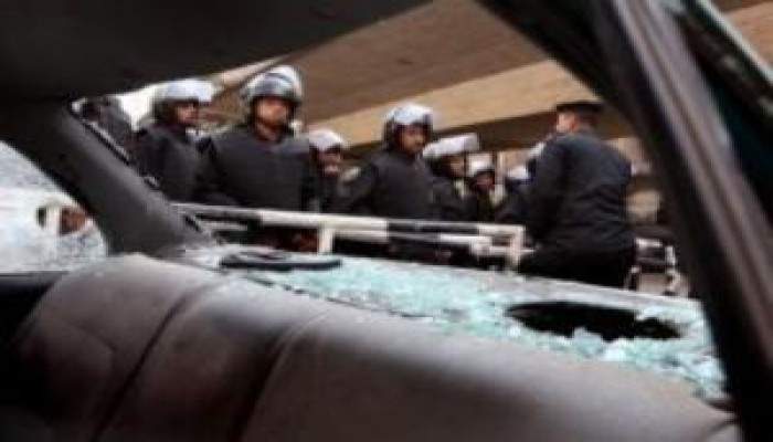 اصابة ضابطين و15 جنديا في مصادمات بين الشرطة وأهالى عزبة الهجانة